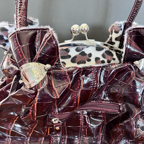 Brown Faux Croc Purse w/furry animal print trim, kiss lock, gems EUC - Picture 8 of 15